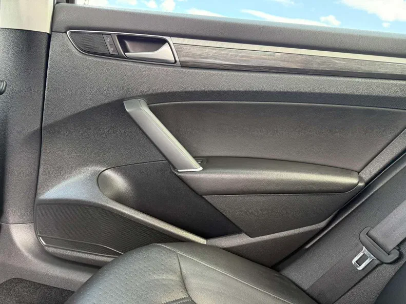 Volkswagen Passat 2016 - 19