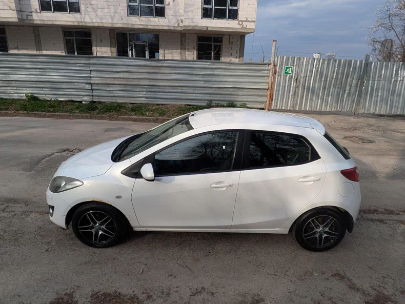 Mazda 2 2012