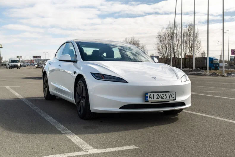 Tesla Model 3 2024