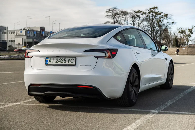 Tesla Model 3 2024 - 5