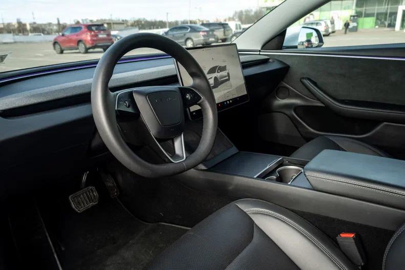 Tesla Model 3 2024 - 12