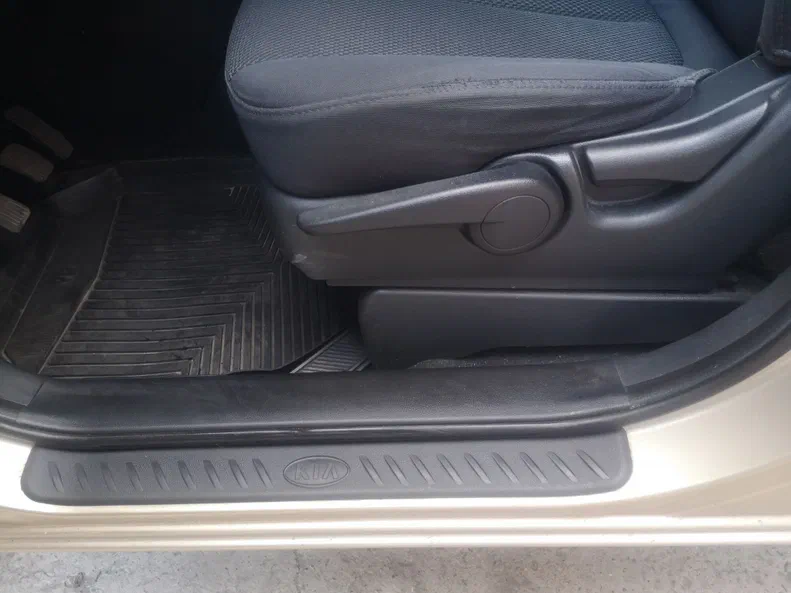 Kia Carens 2008 - 13