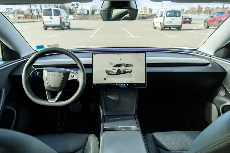 Tesla Model 3 2024 - 8