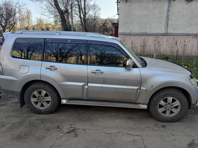 Mitsubishi Pajero 2008 - 9