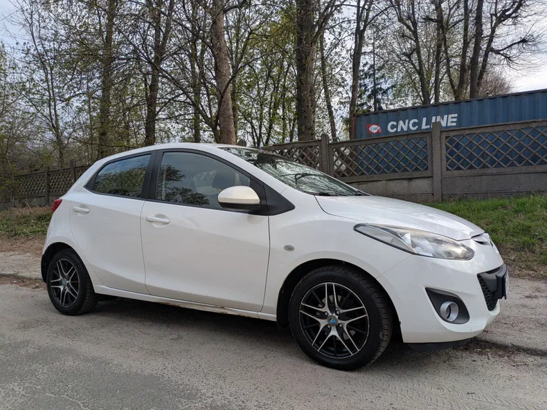 Mazda 2 2012