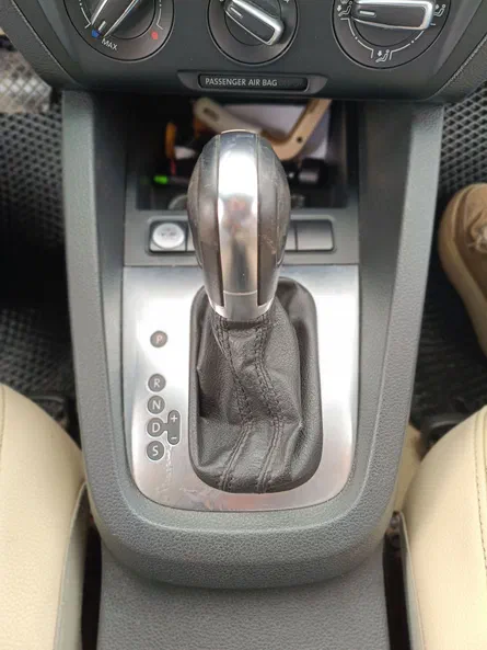 Volkswagen Jetta 2014 - 16