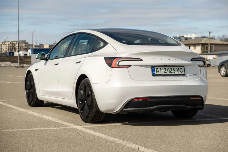 Tesla Model 3 2024 - 6