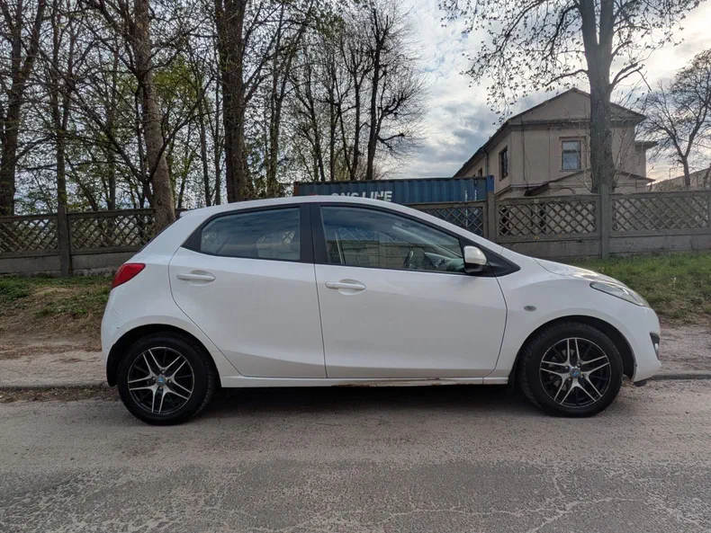 Mazda 2 2012