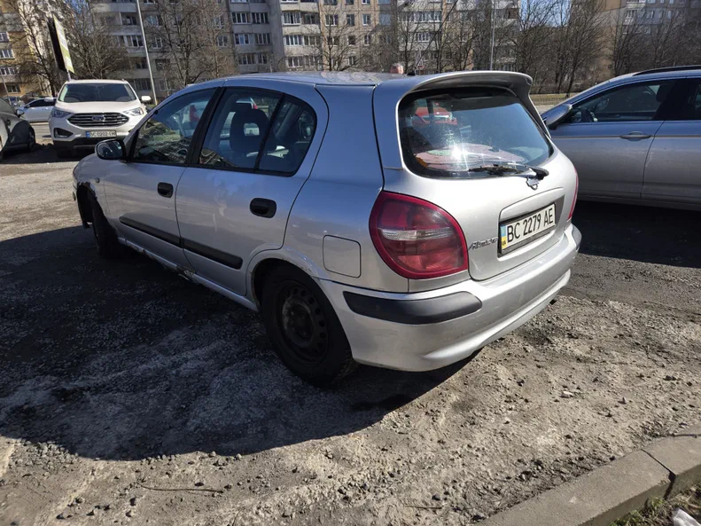 Nissan Almera 2001