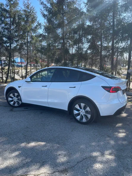 Tesla Model Y 2023 - 5