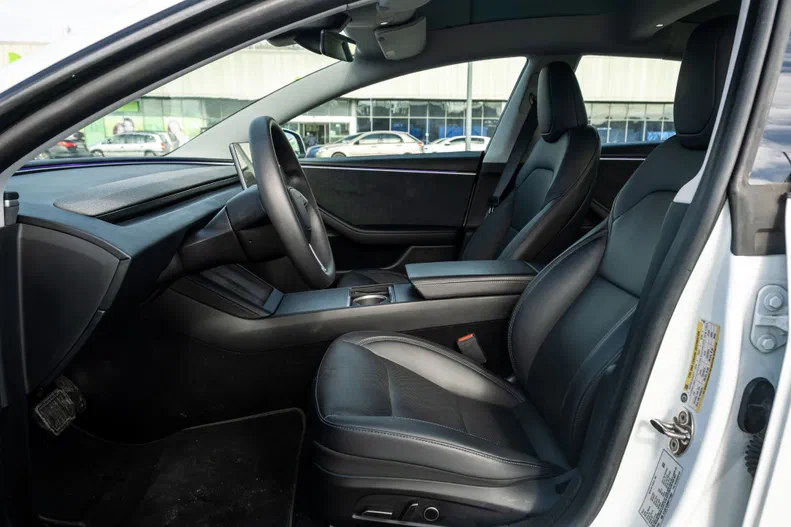 Tesla Model 3 2024 - 13