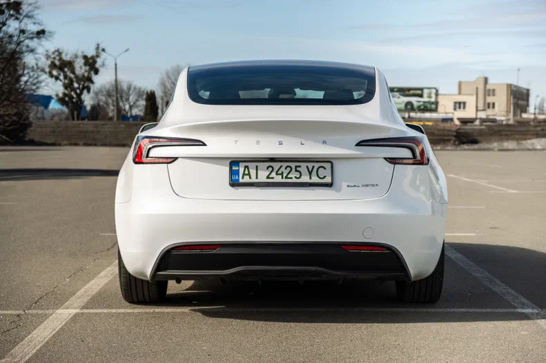 Tesla Model 3 2024 - 7