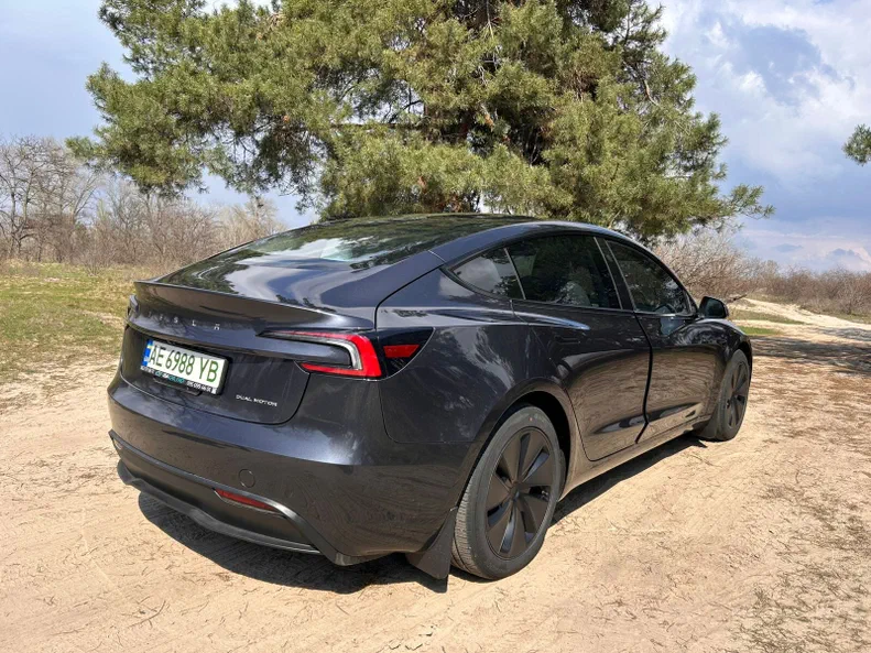Tesla Model 3 2024 - 5
