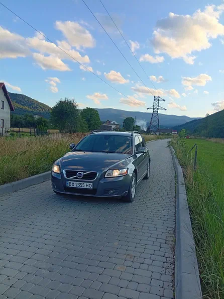 Volvo V50 2010 - 11