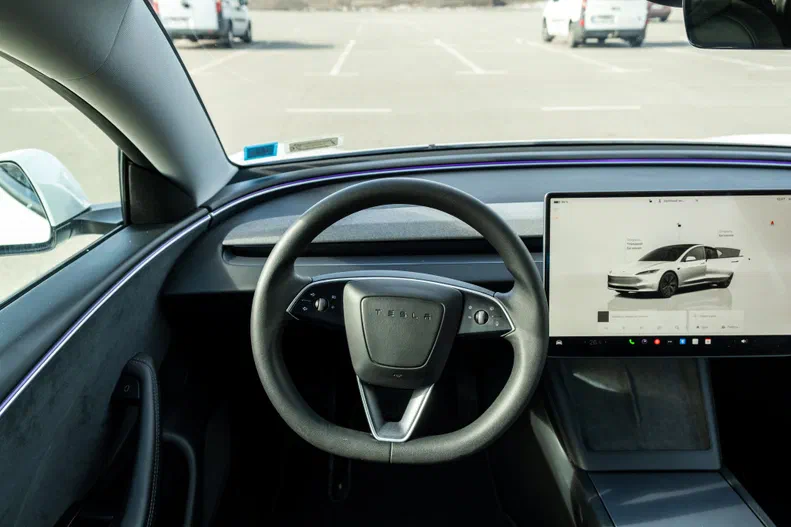 Tesla Model 3 2024 - 10