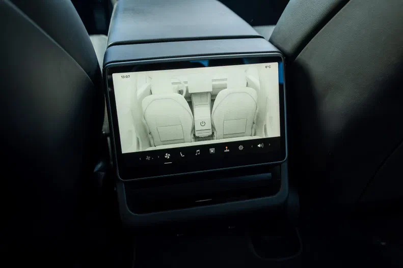 Tesla Model 3 2024 - 21