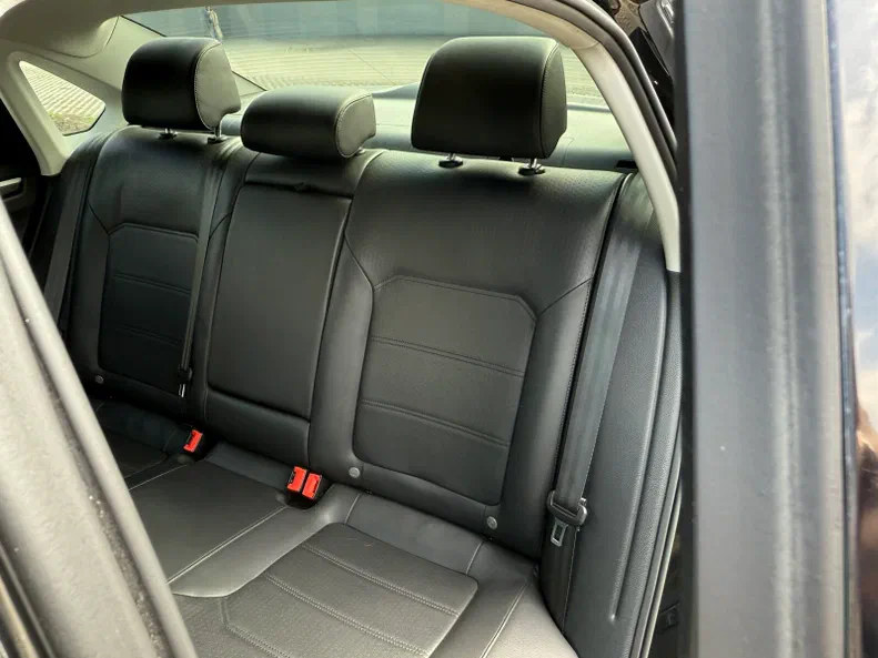 Volkswagen Passat 2016 - 18