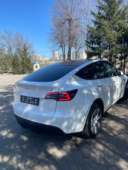 Tesla Model Y 2023 - 6