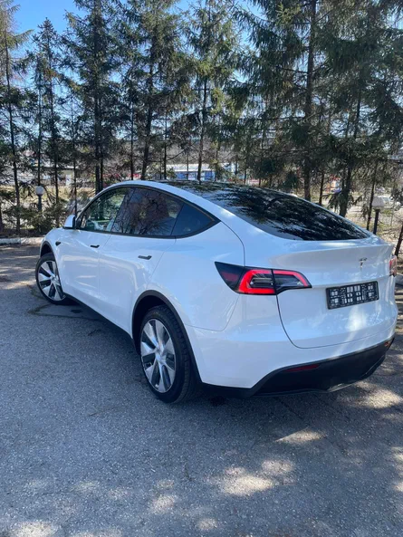 Tesla Model Y 2023 - 7