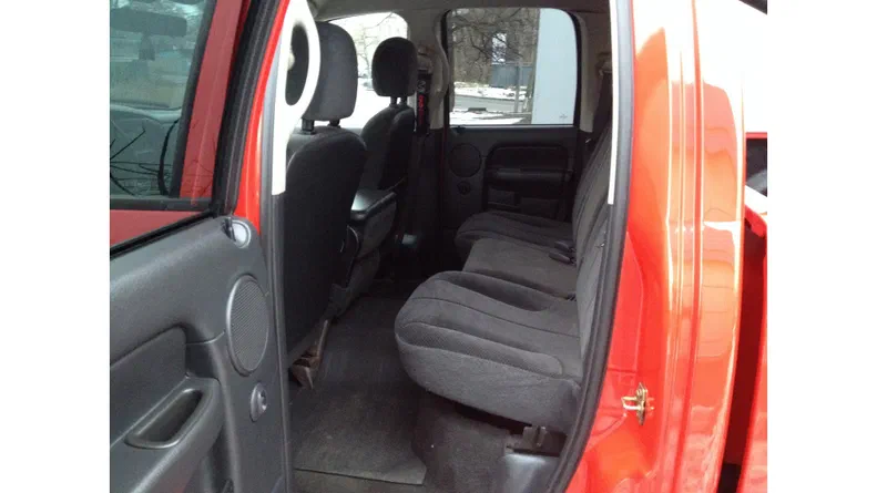 Dodge RAM 2004 - 6