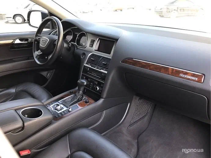 Audi Q7 2012 - 8