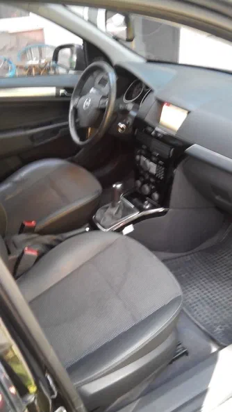 Opel Astra 2010 - 12