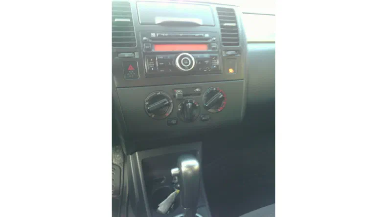 Nissan Tiida 2011 - 6