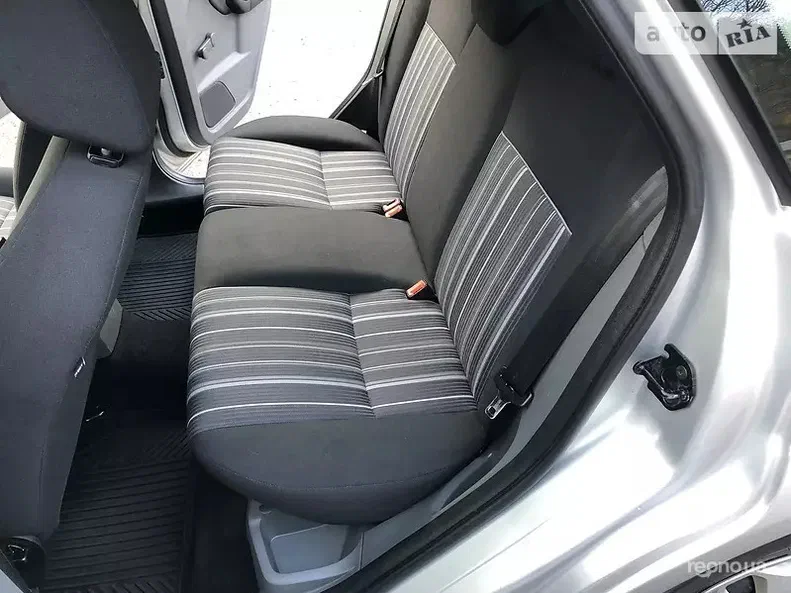 Ford Focus 2010 - 12