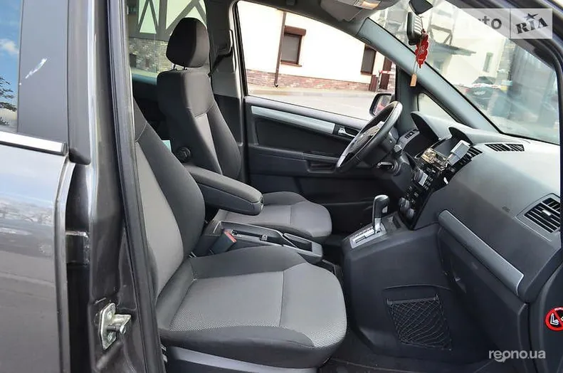 Opel Zafira 2010 - 3