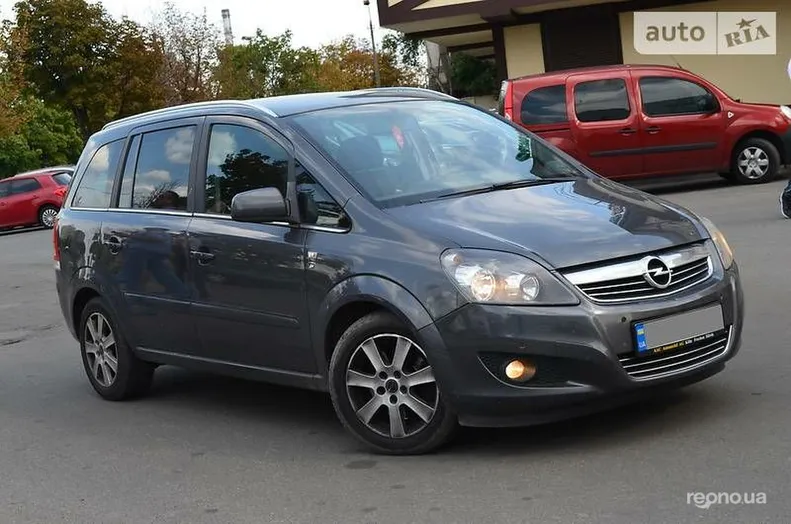 Opel Zafira 2010 - 12