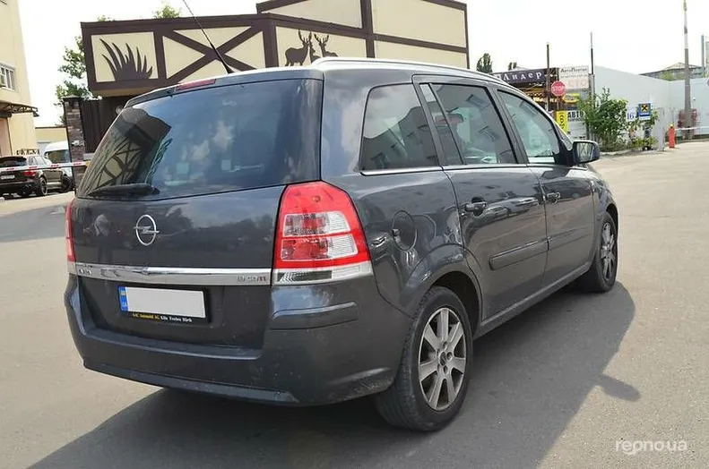 Opel Zafira 2010 - 11