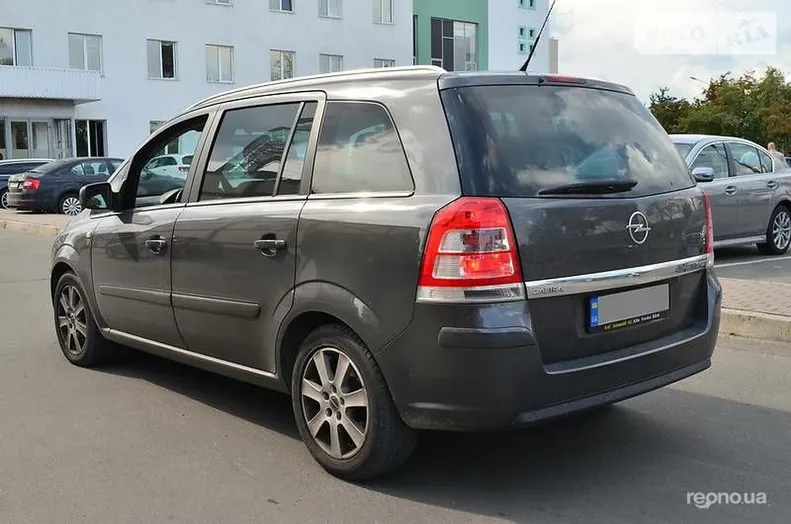 Opel Zafira 2010 - 0