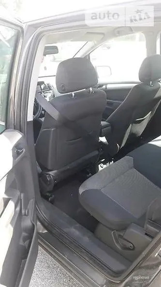 Opel Zafira 2010 - 4