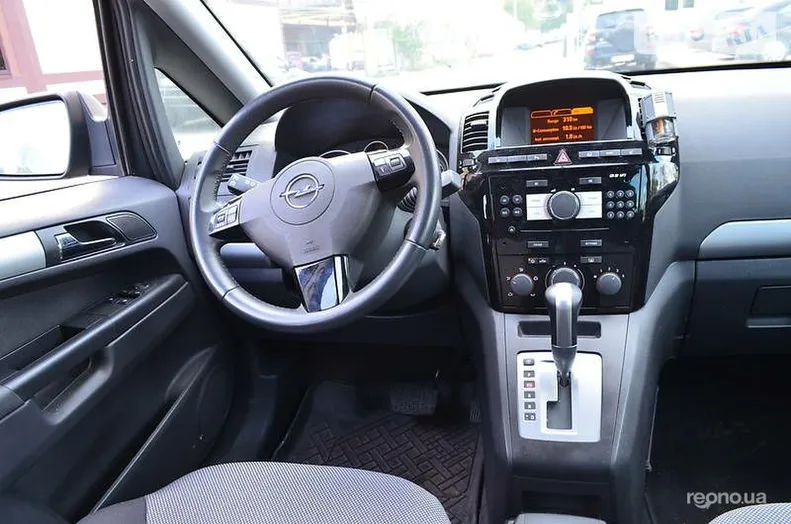 Opel Zafira 2010 - 5