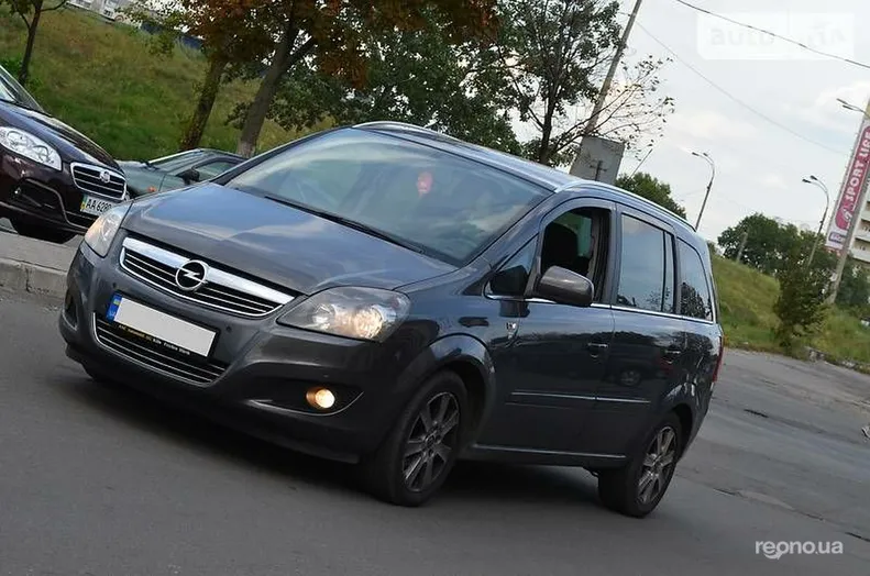 Opel Zafira 2010 - 9