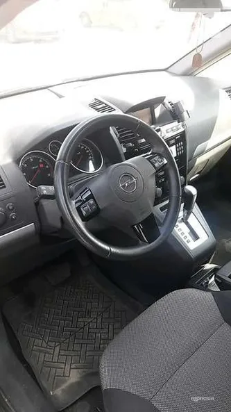 Opel Zafira 2010 - 10