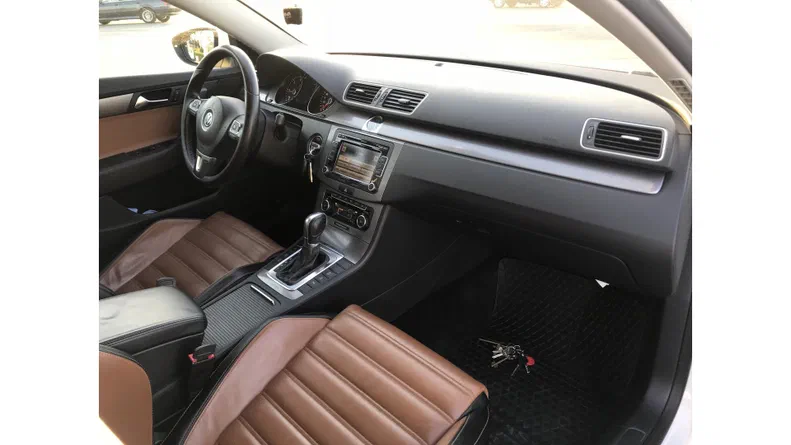 Volkswagen Passat 2011 - 12