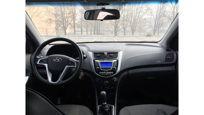 Hyundai Accent 2012 - 5