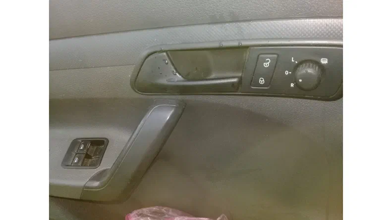 Volkswagen Caddy 2011 - 12