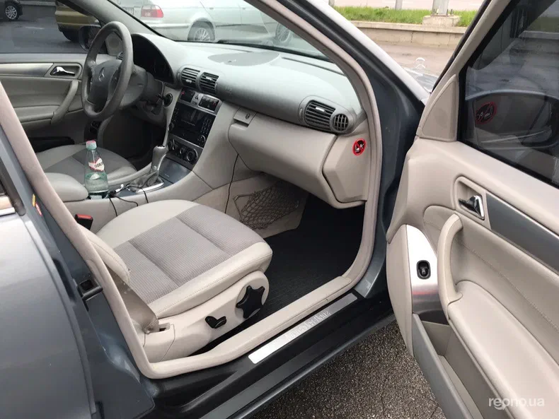 Mercedes-Benz C-Клас 2004 - 17