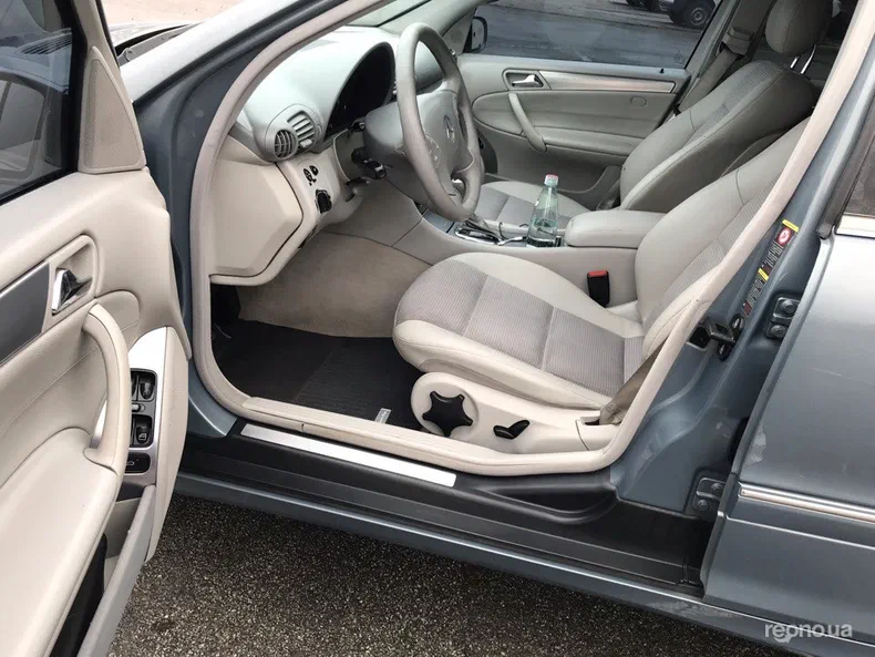 Mercedes-Benz C-Клас 2004 - 13