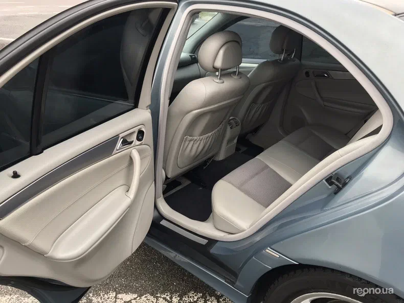 Mercedes-Benz C-Клас 2004 - 5