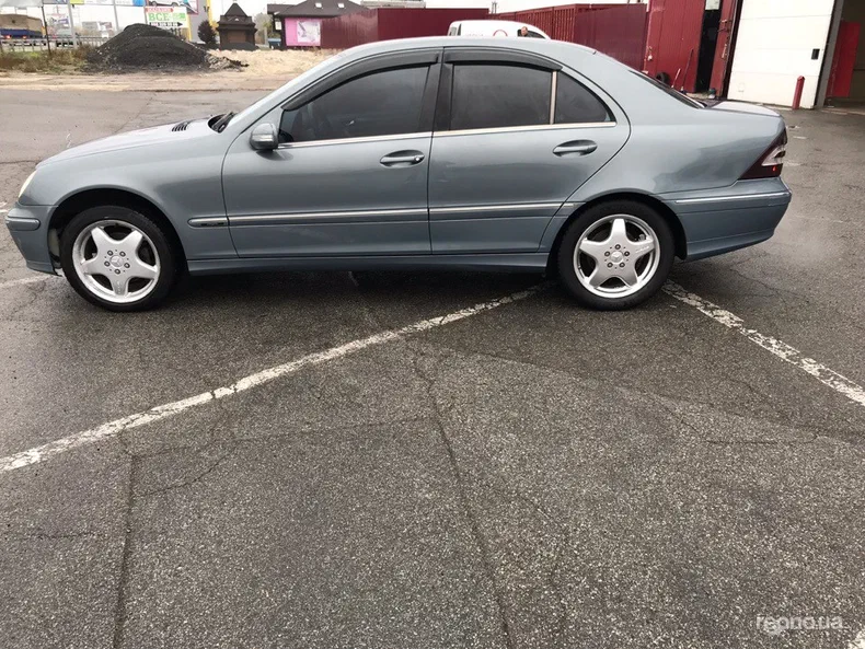 Mercedes-Benz C-Клас 2004 - 18