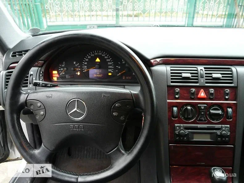 Mercedes-Benz E-Клас 2001 - 6