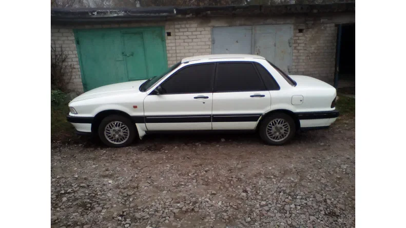 Mitsubishi Galant 1988 - 11