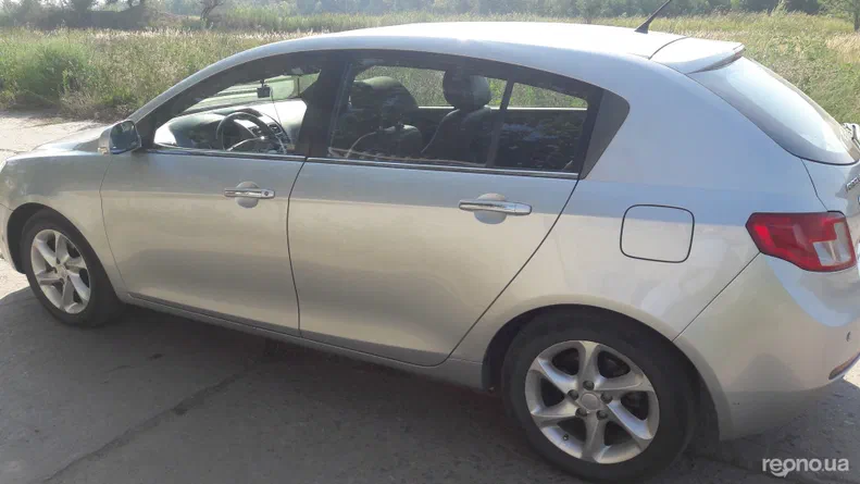 Geely Emgrand EC7 2013