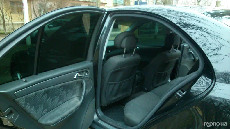 Mercedes-Benz C-Клас 2002 - 12