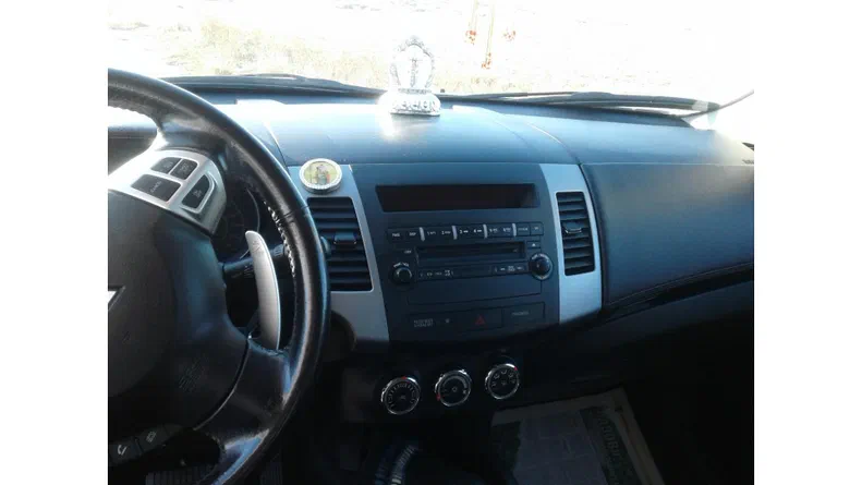 Mitsubishi Outlander 2011 - 8