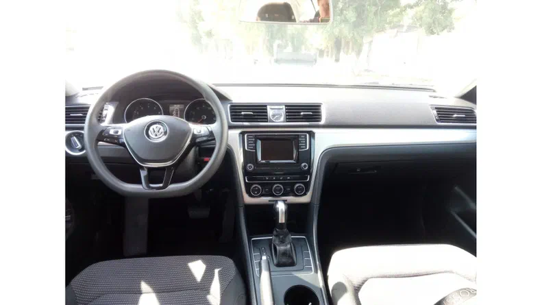 Volkswagen Passat 2017 - 14