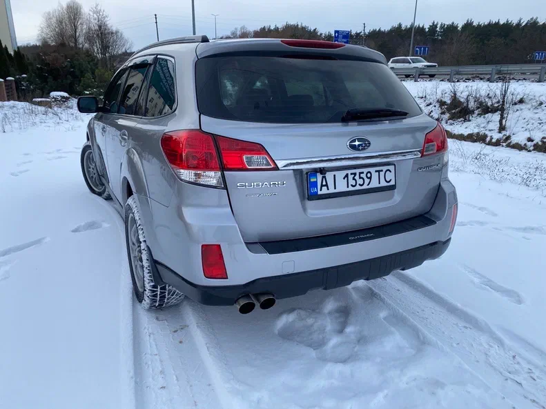 Subaru Outback 2011